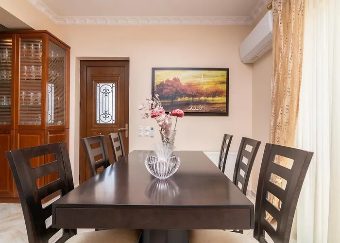 Barbara Sarakinádhon