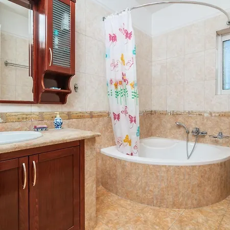 בית נופש Barbara Sarakinádhon